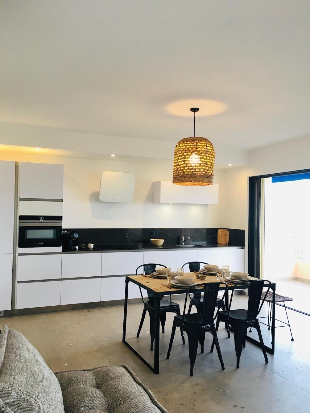 Appartement T3 Lumineux Traversant Totalement Neuf En Face De La Plage Front De Mer Vue Sur Les Iles Vue Mer Panoramique Assuree Residence De La Plage Centre Ville Du Lavandou 3Eme Etage Avec Ascenseur Appartement T3 Le Lavandou Bagian luar foto