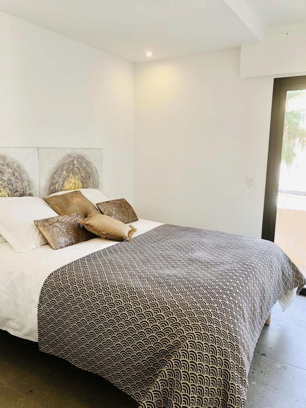 Appartement T3 Lumineux Traversant Totalement Neuf En Face De La Plage Front De Mer Vue Sur Les Iles Vue Mer Panoramique Assuree Residence De La Plage Centre Ville Du Lavandou 3Eme Etage Avec Ascenseur Appartement T3 Le Lavandou Bagian luar foto