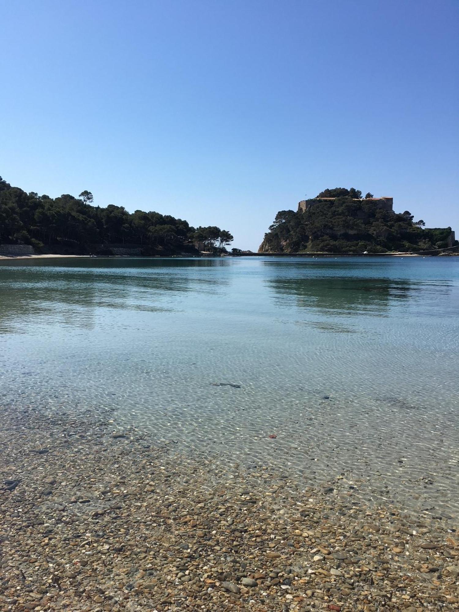 Appartement T3 Lumineux Traversant Totalement Neuf En Face De La Plage Front De Mer Vue Sur Les Iles Vue Mer Panoramique Assuree Residence De La Plage Centre Ville Du Lavandou 3Eme Etage Avec Ascenseur Appartement T3 Le Lavandou Bagian luar foto