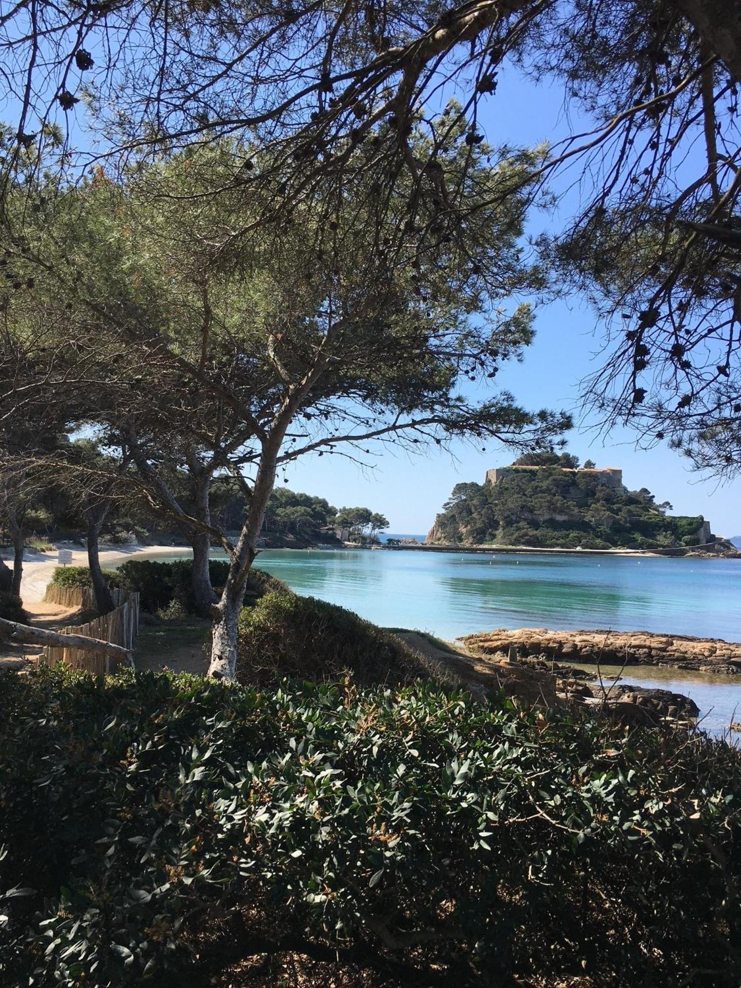 Appartement T3 Lumineux Traversant Totalement Neuf En Face De La Plage Front De Mer Vue Sur Les Iles Vue Mer Panoramique Assuree Residence De La Plage Centre Ville Du Lavandou 3Eme Etage Avec Ascenseur Appartement T3 Le Lavandou Bagian luar foto