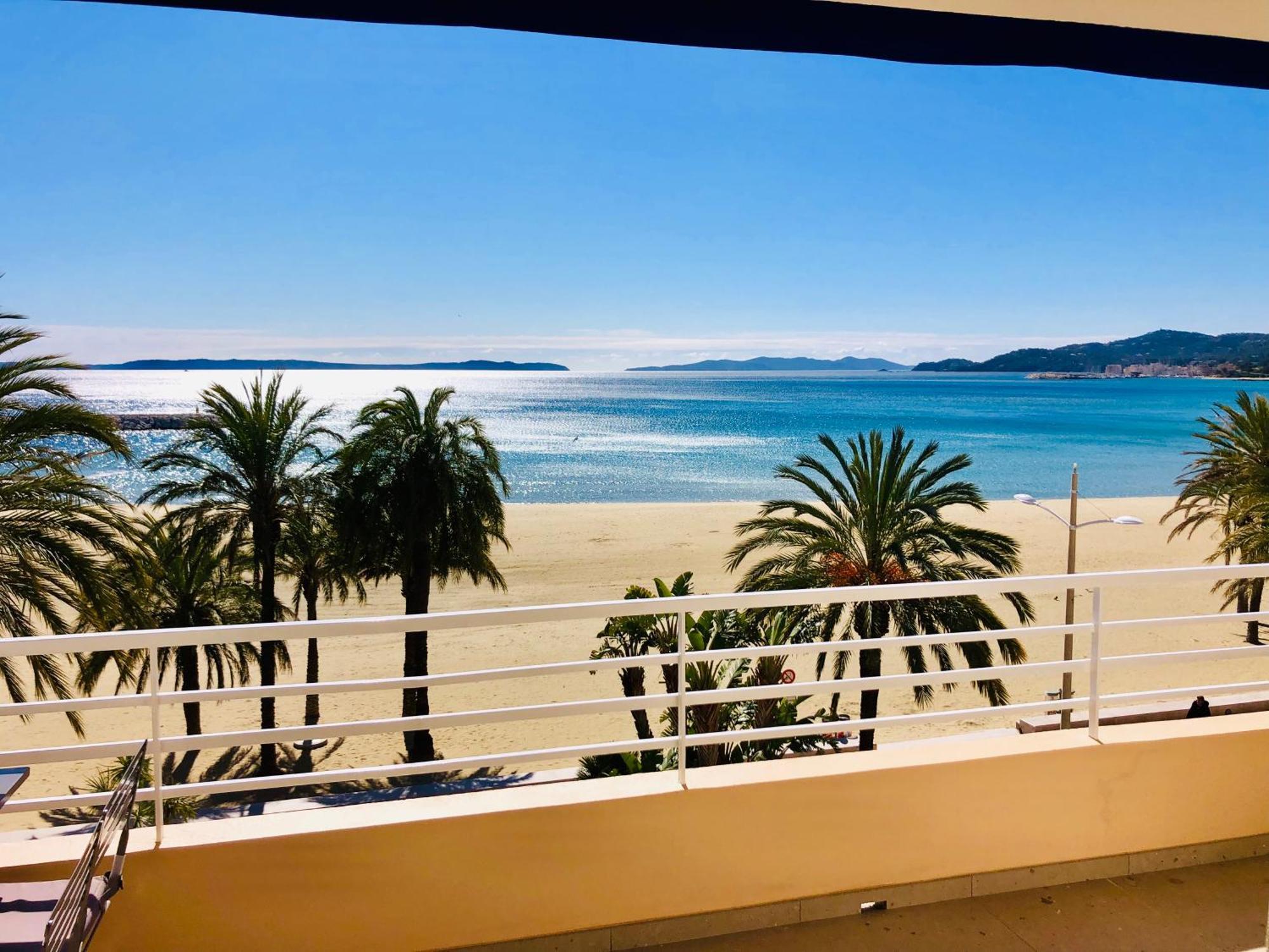 Appartement T3 Lumineux Traversant Totalement Neuf En Face De La Plage Front De Mer Vue Sur Les Iles Vue Mer Panoramique Assuree Residence De La Plage Centre Ville Du Lavandou 3Eme Etage Avec Ascenseur Appartement T3 Le Lavandou Bagian luar foto