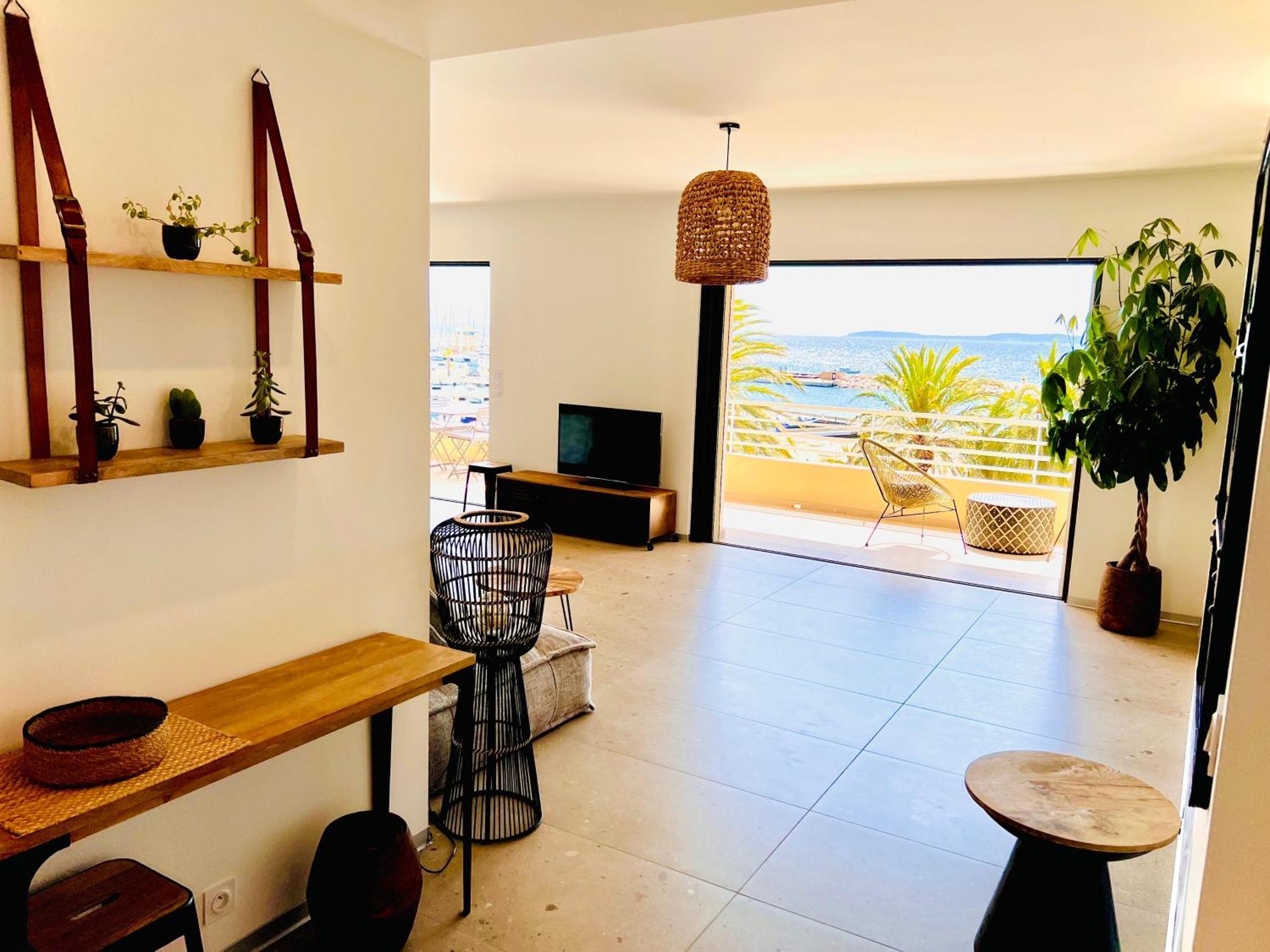 Appartement T3 Lumineux Traversant Totalement Neuf En Face De La Plage Front De Mer Vue Sur Les Iles Vue Mer Panoramique Assuree Residence De La Plage Centre Ville Du Lavandou 3Eme Etage Avec Ascenseur Appartement T3 Le Lavandou Bagian luar foto