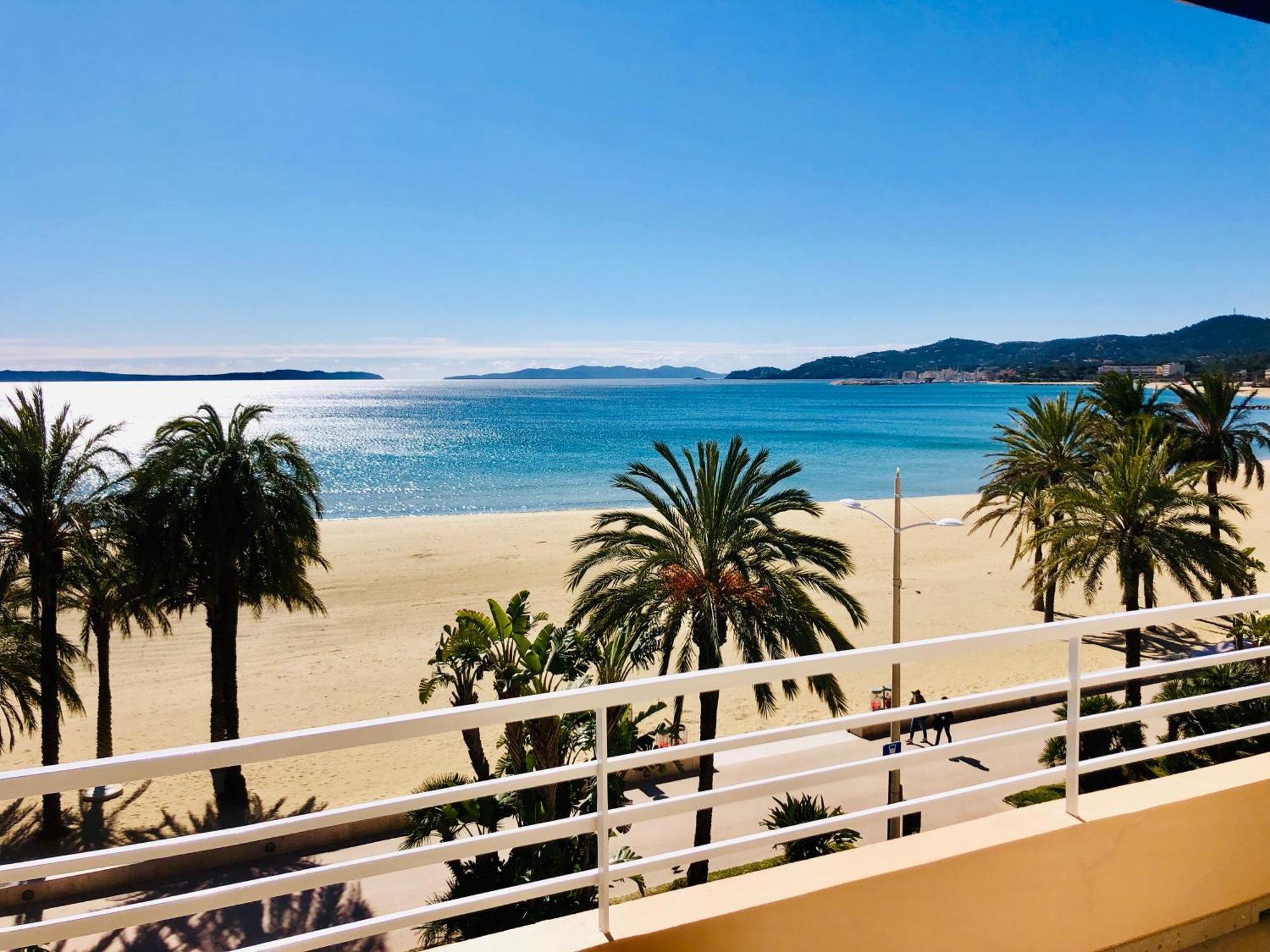 Appartement T3 Lumineux Traversant Totalement Neuf En Face De La Plage Front De Mer Vue Sur Les Iles Vue Mer Panoramique Assuree Residence De La Plage Centre Ville Du Lavandou 3Eme Etage Avec Ascenseur Appartement T3 Le Lavandou Bagian luar foto