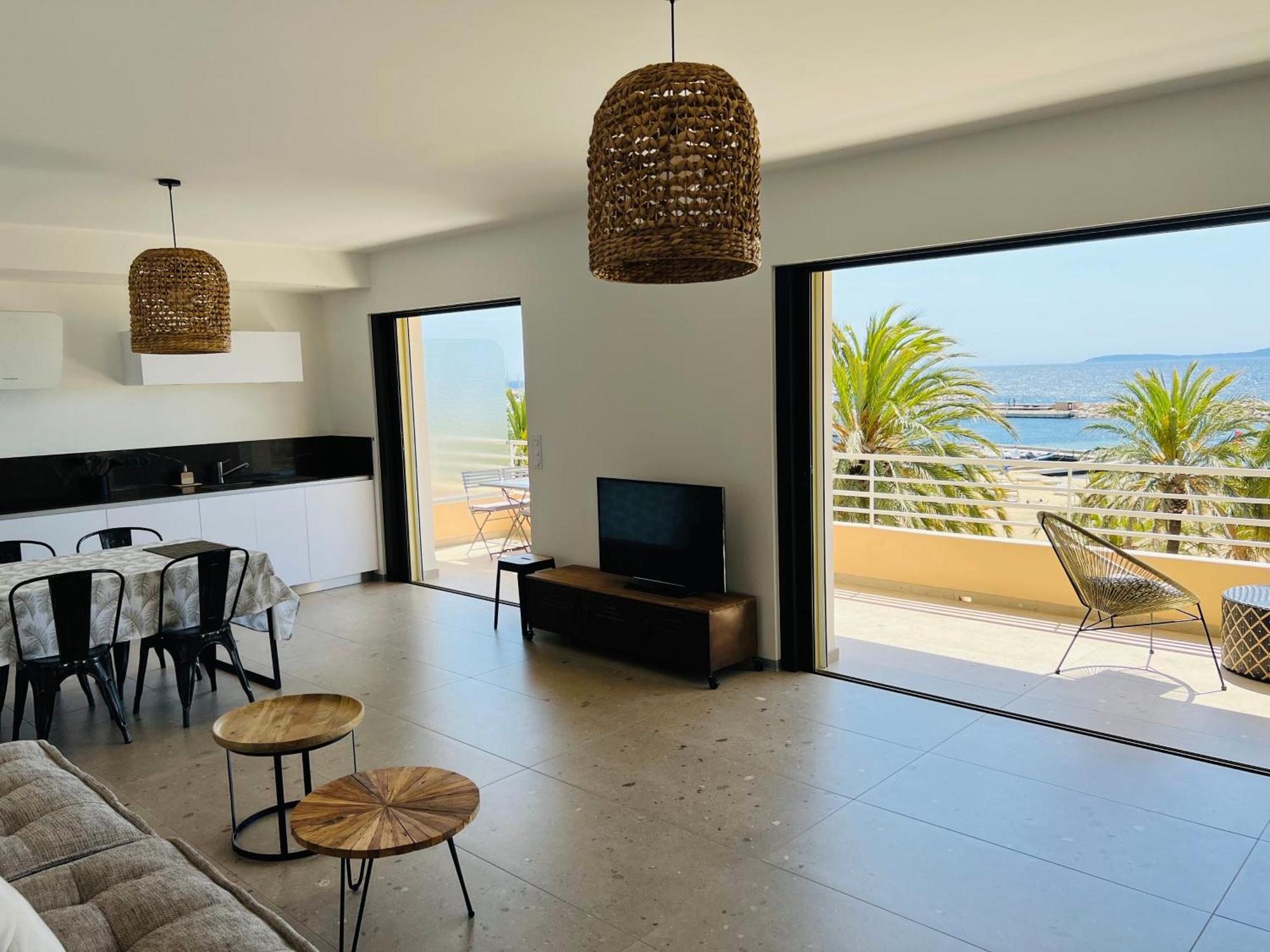 Appartement T3 Lumineux Traversant Totalement Neuf En Face De La Plage Front De Mer Vue Sur Les Iles Vue Mer Panoramique Assuree Residence De La Plage Centre Ville Du Lavandou 3Eme Etage Avec Ascenseur Appartement T3 Le Lavandou Bagian luar foto
