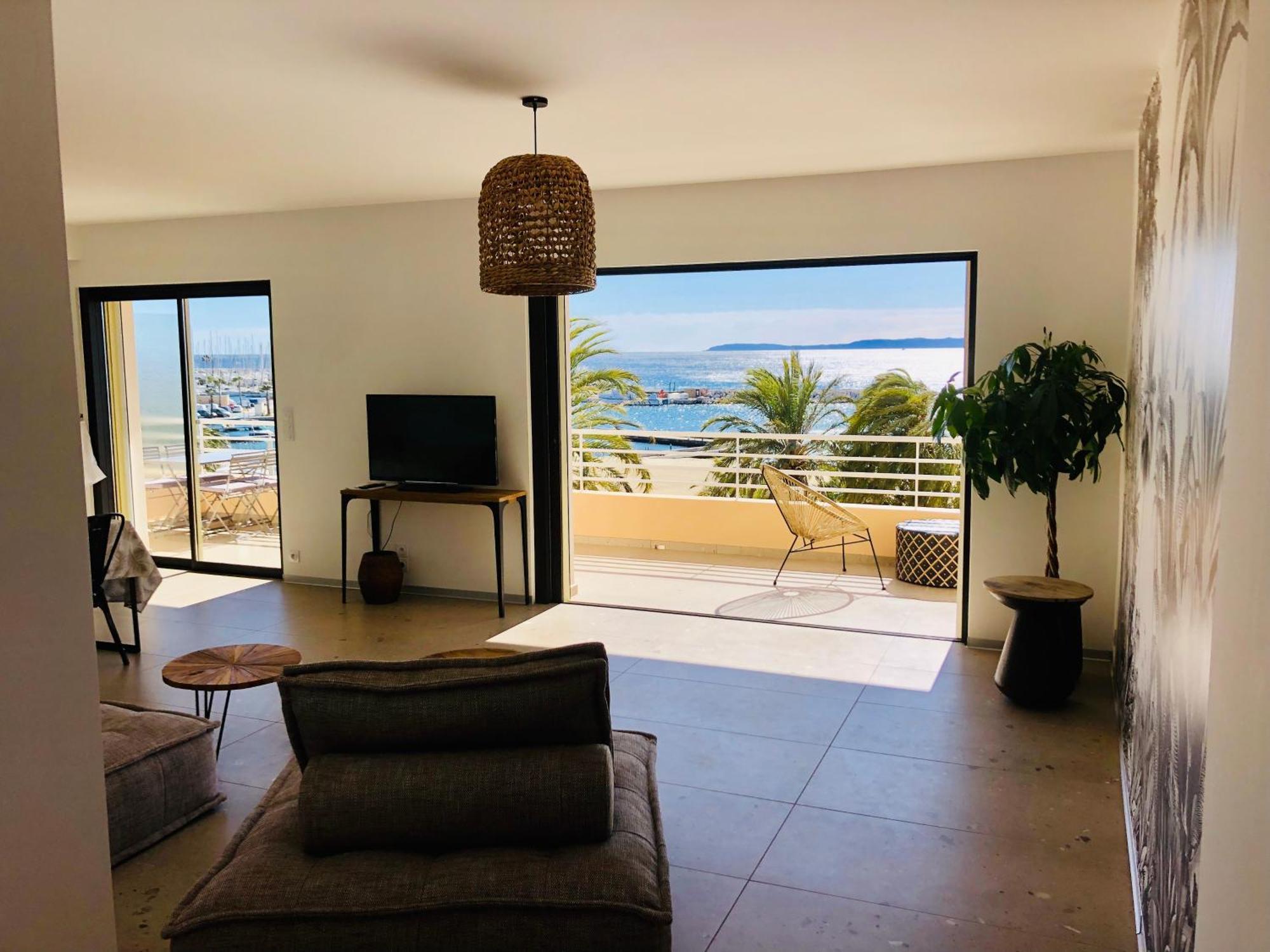Appartement T3 Lumineux Traversant Totalement Neuf En Face De La Plage Front De Mer Vue Sur Les Iles Vue Mer Panoramique Assuree Residence De La Plage Centre Ville Du Lavandou 3Eme Etage Avec Ascenseur Appartement T3 Le Lavandou Bagian luar foto