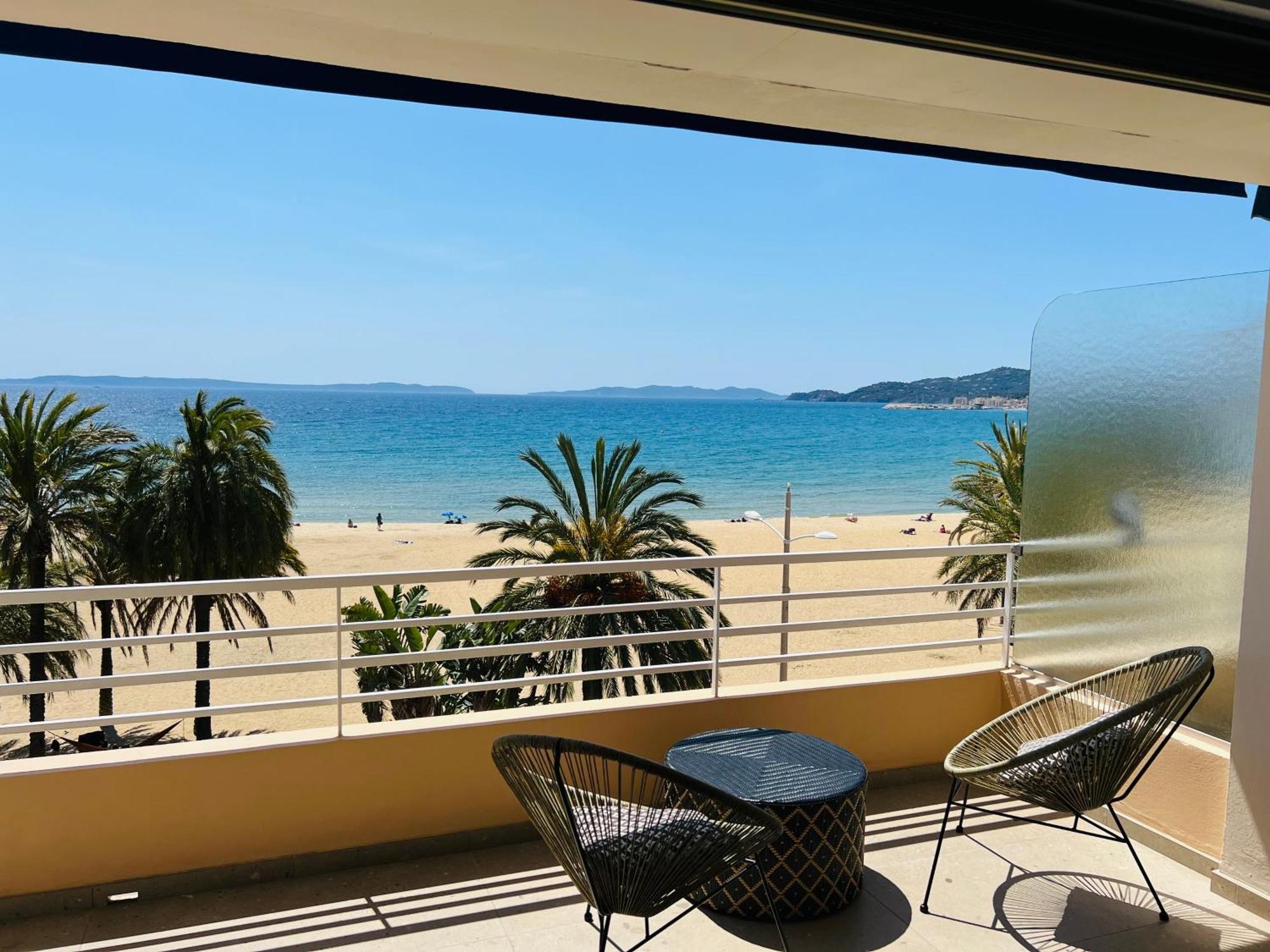 Appartement T3 Lumineux Traversant Totalement Neuf En Face De La Plage Front De Mer Vue Sur Les Iles Vue Mer Panoramique Assuree Residence De La Plage Centre Ville Du Lavandou 3Eme Etage Avec Ascenseur Appartement T3 Le Lavandou Bagian luar foto